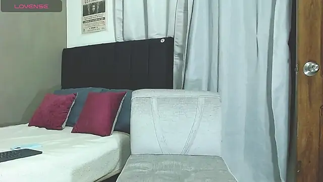 Matteo12  online show from November 9, 2025, 4:05 am