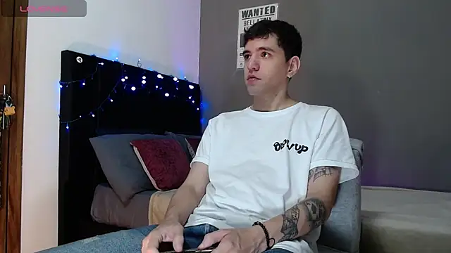 Matteo12  online show from December 3, 2025, 11:42 am