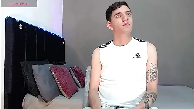 Matteo12  online show from January 10, 2026, 4:30 am