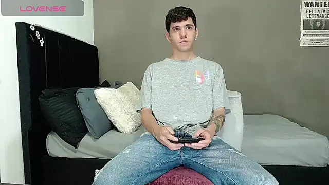 Matteo12  online show from March 27, 2026, 2:42 am