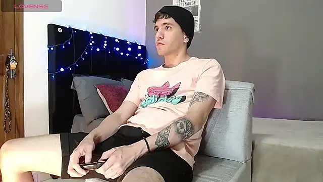 Matteo12  online show from December 5, 2025, 3:49 am