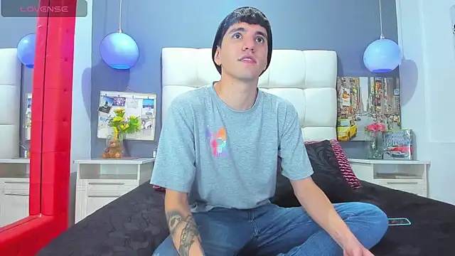 Matteo12  online show from October 28, 2025, 2:56 am