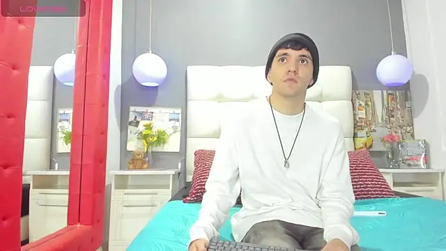 Matteo12  online show from November 2, 2025, 2:38 am