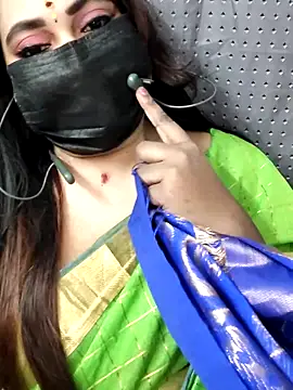 Snapshot of Cutie_nila26 chatting on October 27, 2025, 5:41 am Cutie nila26 online show from October 27, 2025, 5:41 am