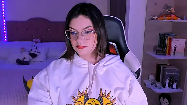 OphelianaRose33 online show from December 18, 2025, 9:51 pm