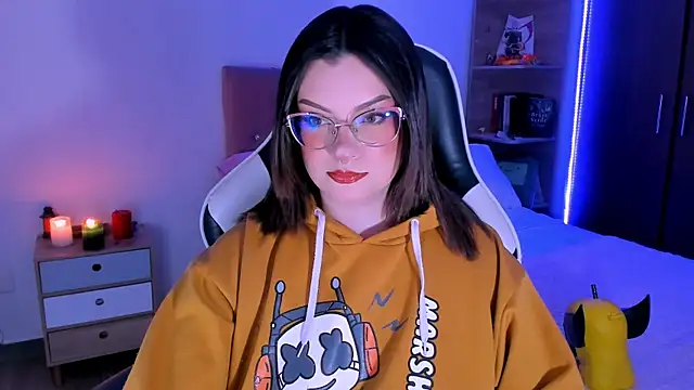 OphelianaRose33 online show from November 16, 2025, 9:41 pm