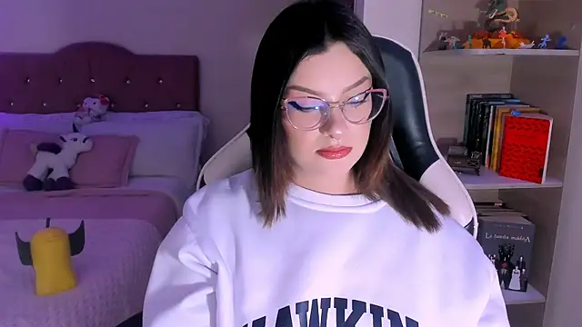 OphelianaRose33 online show from January 6, 2026, 10:25 pm