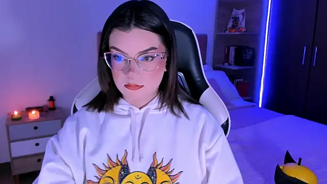 OphelianaRose33 online show from November 3, 2025, 7:50 pm