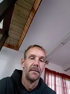 Hungwell1515 online show from January 14, 2026, 1:15 pm