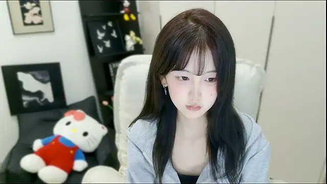 wanzi-1229 online show from October 26, 2025, 6:14 am