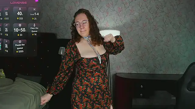 ellie coy  online show from April 7, 2026, 1:24 pm