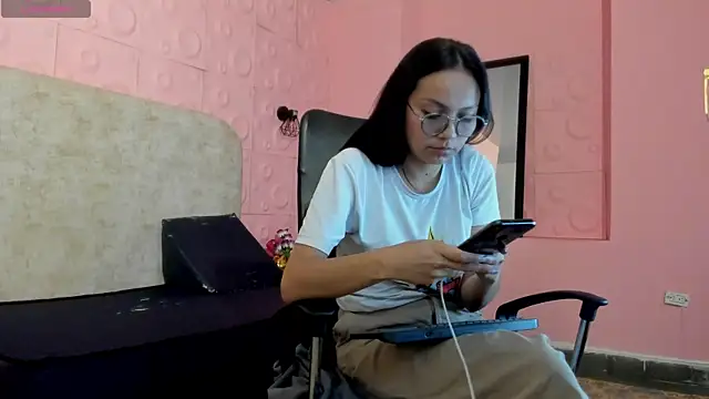 katalina07 1 online show from April 30, 2026, 8:57 pm