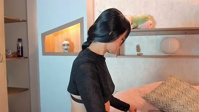 Emilly Beaumont online show from December 19, 2025, 12:40 pm