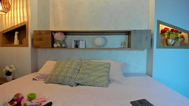 Emilly Beaumont online show from March 25, 2026, 1:10 pm