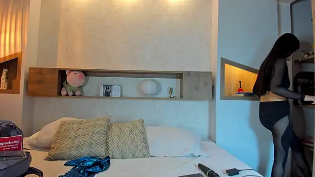 Emilly Beaumont online show from February 25, 2026, 1:44 pm