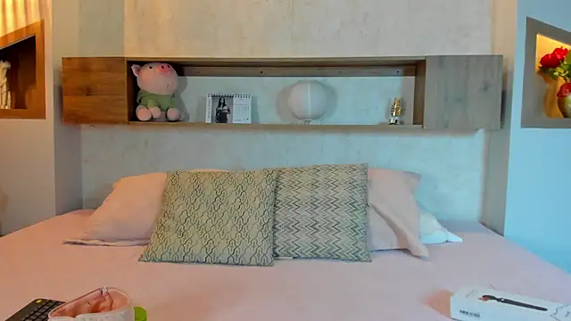 Emilly Beaumont online show from March 31, 2026, 1:24 pm