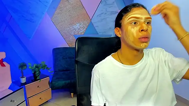 keytinthomson  online show from October 9, 2025, 8:09 pm