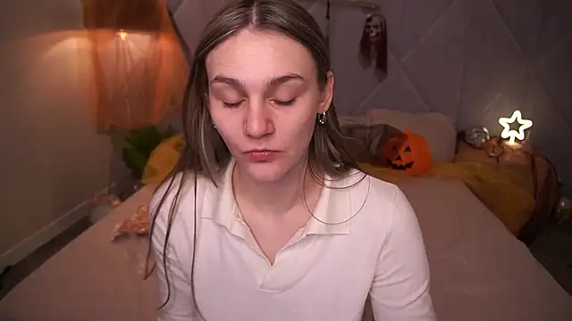 DiamondGoldie online show from November 1, 2025, 7:46 am