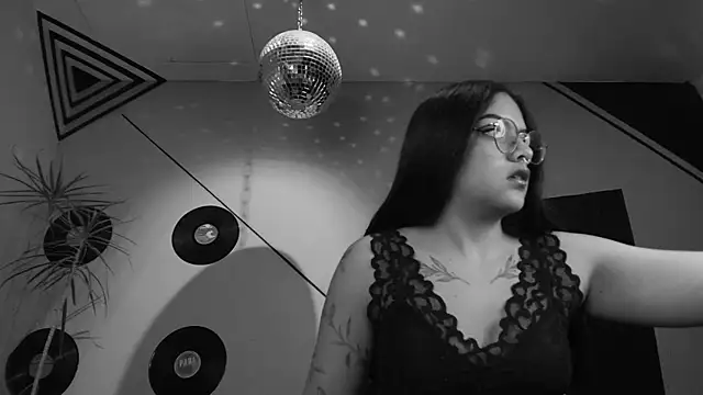 Lilith and Khloe online show from October 15, 2025, 11:18 am