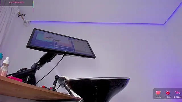 eva rain  online show from March 4, 2026, 10:06 pm