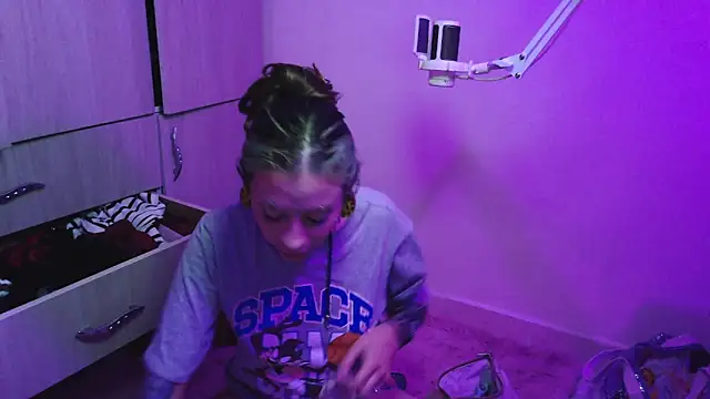 vainilla doll online show from April 7, 2026, 2:46 am