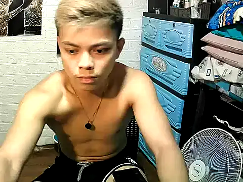 Snapshot of Pinoy_slutcummer69 chatting on November 13, 2025, 7:34 am Pinoy slutcummer69 online show from November 13, 2025, 7:34 am