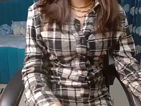 Urlove lily online show from October 24, 2025, 3:00 pm