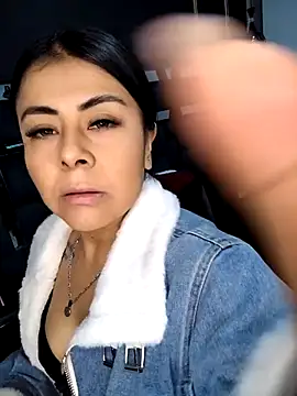 Aniajoness  online show from November 18, 2025, 3:43 am