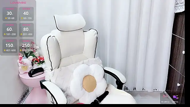 phuongnhi  online show from March 29, 2026, 6:26 am