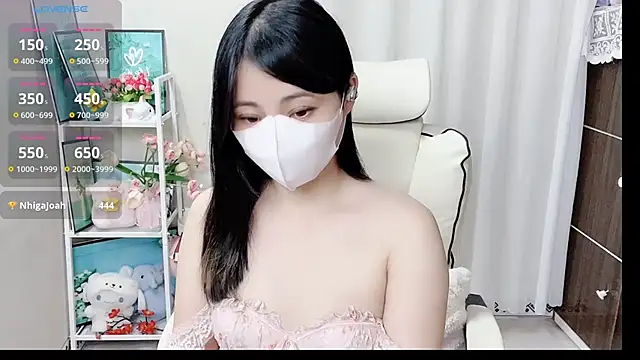 phuongnhi  online show from May 29, 2026, 1:50 pm