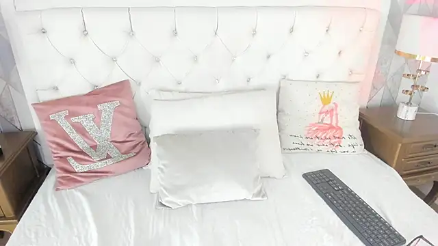 MeganStar   online show from October 10, 2025, 12:06 pm