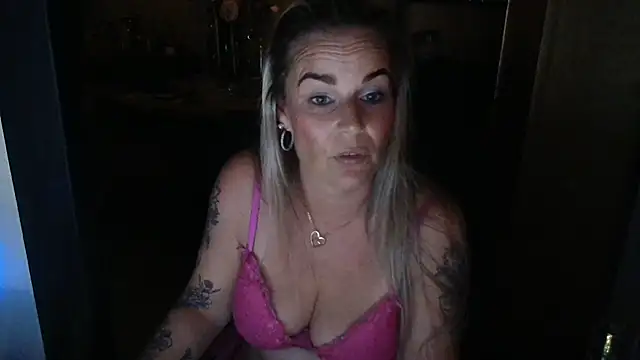 Mrs-Aurora online show from May 9, 2026, 12:03 am