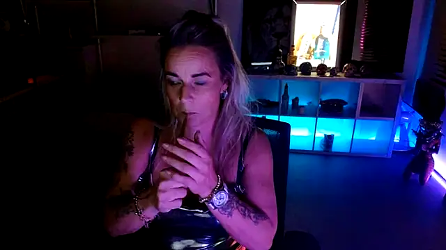 Mrs-Aurora online show from October 11, 2025, 9:27 pm