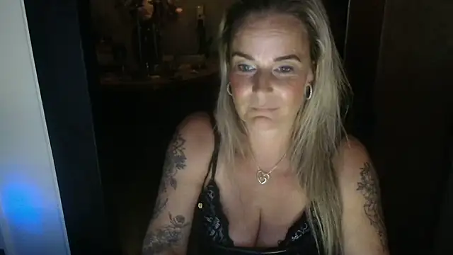 Mrs-Aurora online show from May 24, 2026, 12:43 am