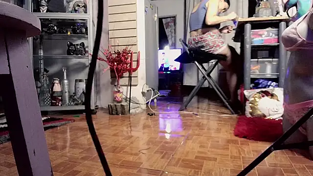 xinamora online show from October 27, 2025, 4:02 am