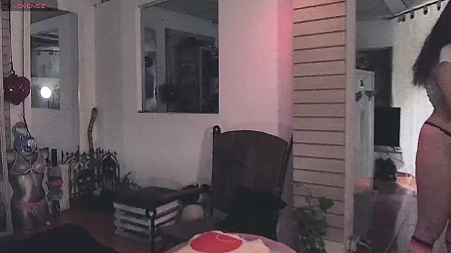 xinamora online show from November 7, 2025, 9:08 pm