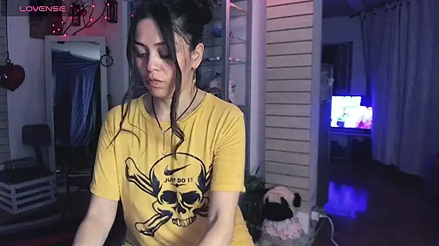 xinamora online show from October 12, 2025, 4:36 am