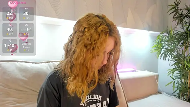 Luna G0ld online show from November 19, 2025, 11:38 pm