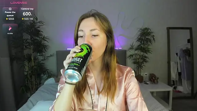 Luna G0ld online show from October 10, 2025, 11:05 pm