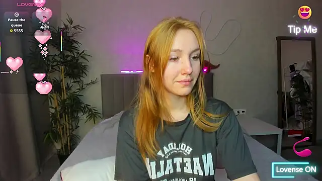 Luna G0ld online show from October 24, 2025, 11:15 pm