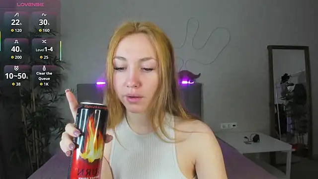 Luna G0ld online show from October 19, 2025, 12:02 am