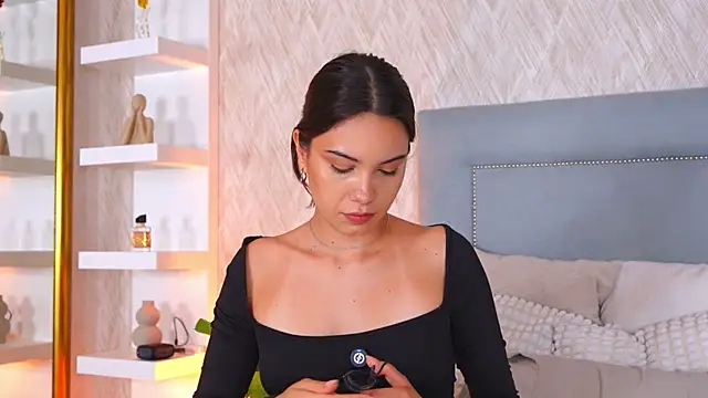 Sofy Bradd online show from July 7, 2026, 5:32 am