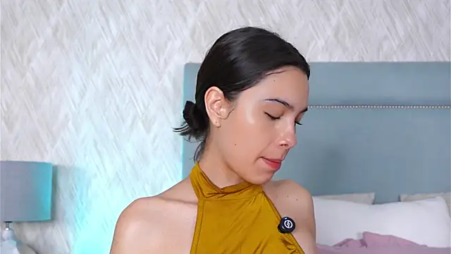 Sofy Bradd online show from October 8, 2025, 3:19 am