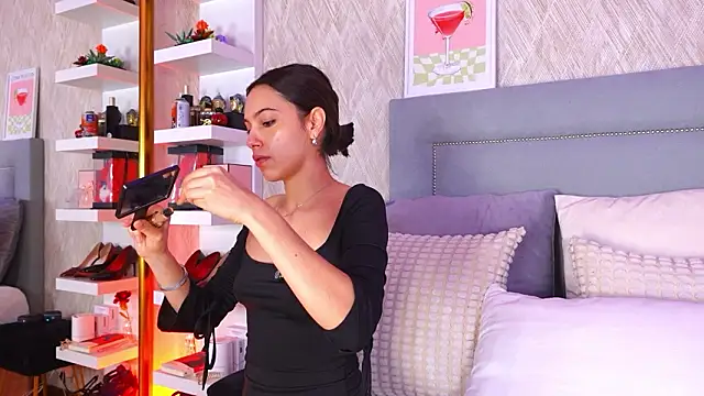 Sofy Bradd online show from February 21, 2026, 7:32 am