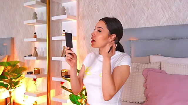 Sofy Bradd online show from April 4, 2026, 6:53 am