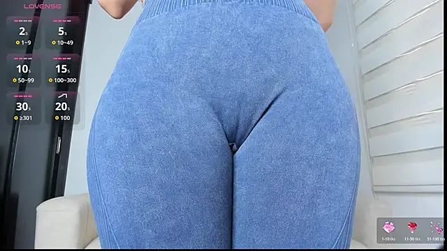 arianna 000 online show from November 24, 2025, 1:22 pm