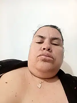 yaneth  online show from October 17, 2025, 1:13 pm