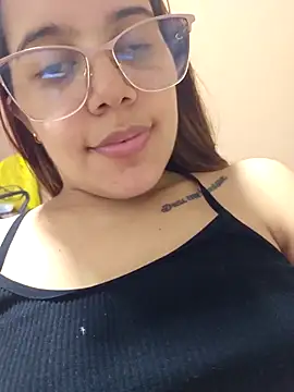 charlothee12 online show from October 22, 2025, 4:23 am