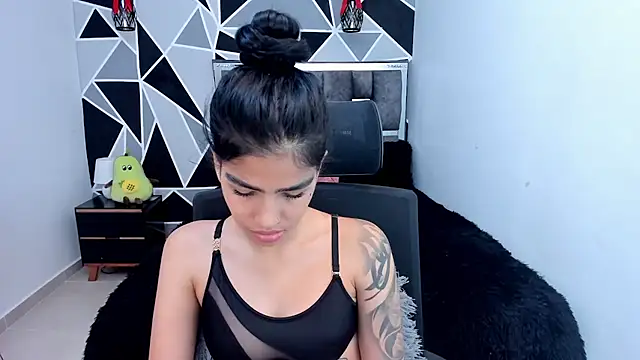 valeria-duarte online show from April 17, 2026, 6:55 pm