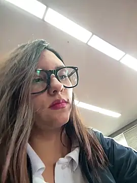 Katie rawwww online show from October 17, 2025, 1:35 pm